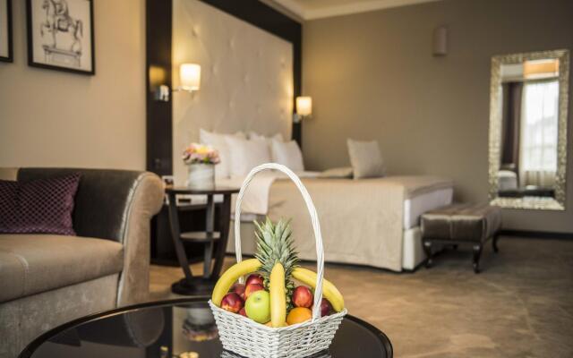 Constantine the Great Hotel