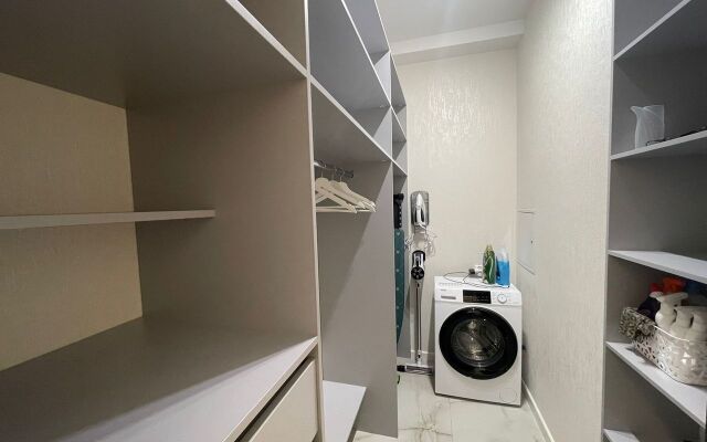 Yevrodvushka S Dizaynerskim Remontom Flat