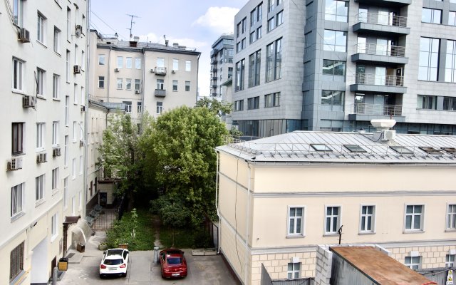 Staropimenovskiy Pereulok Apartments