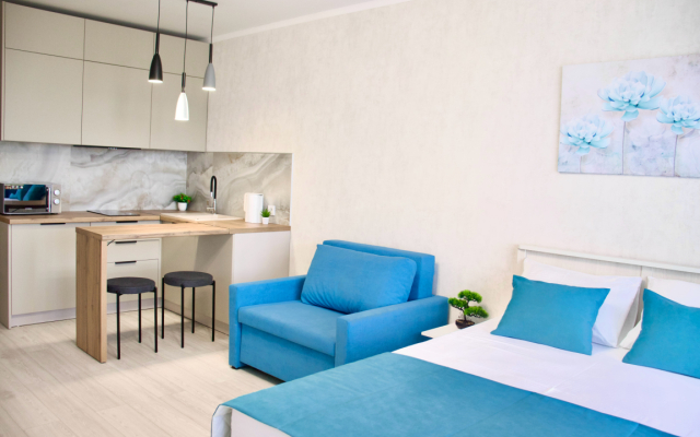 S basseynom u morya Apartment