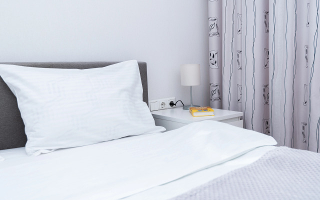 Квартира на сутки В центре Метро в шаговой доступности Кухня объединена с жилой зоной Отдельная спальня Wi-Fi