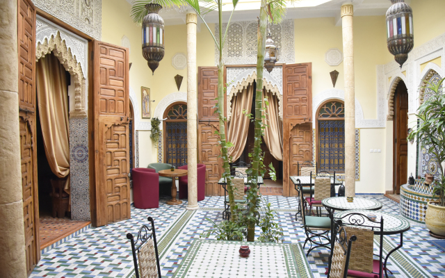 Отель Riad Darzouhour