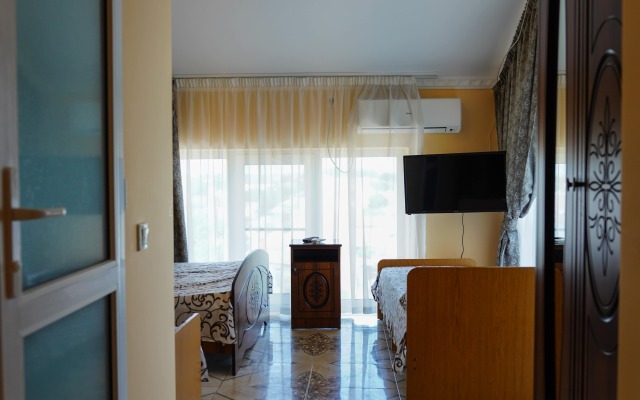 Mona Lisa Guest House