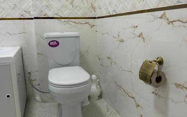 V Novom Chastnom Trekhetazhnom Dome Apartments 2