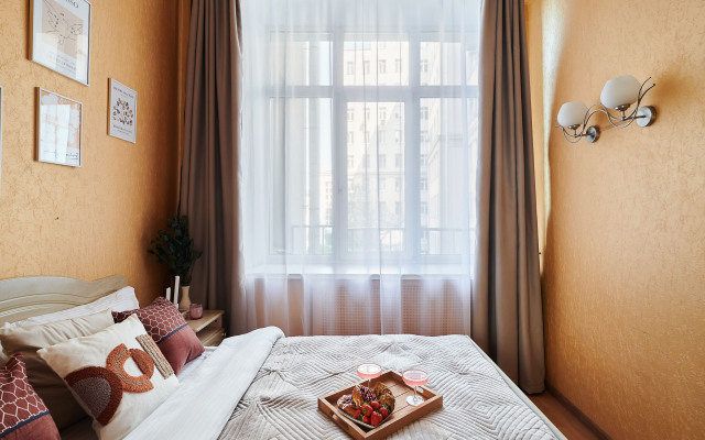 GM Apartments Stilnaya Trekhkomnatnaya v Dome na Naberezhnoy Flat