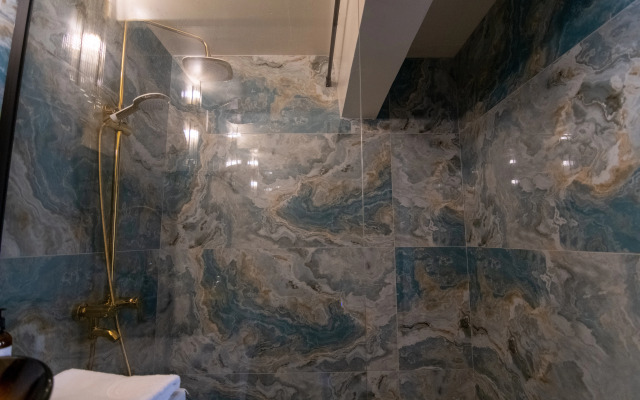 Квартира Hedonism двухэтажная на Московской 34