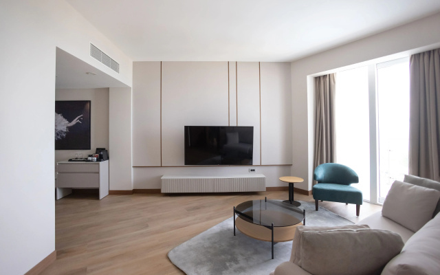 Radisson Collection Paradiz SPA, Soci