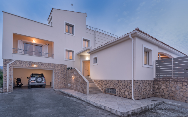 Karmilos Hill Villa