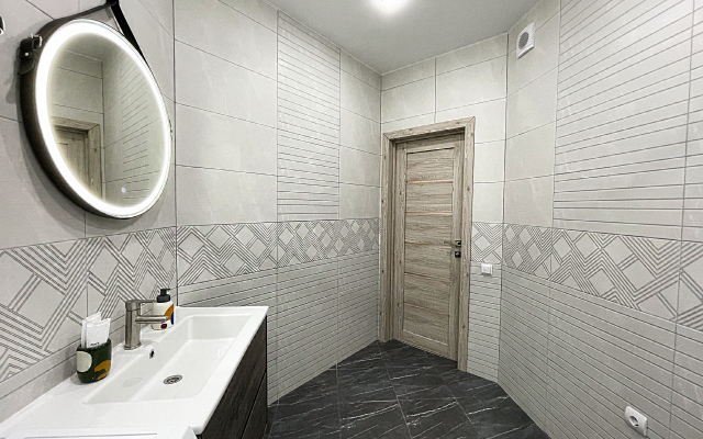 V tsentre s vidom na reku Flat