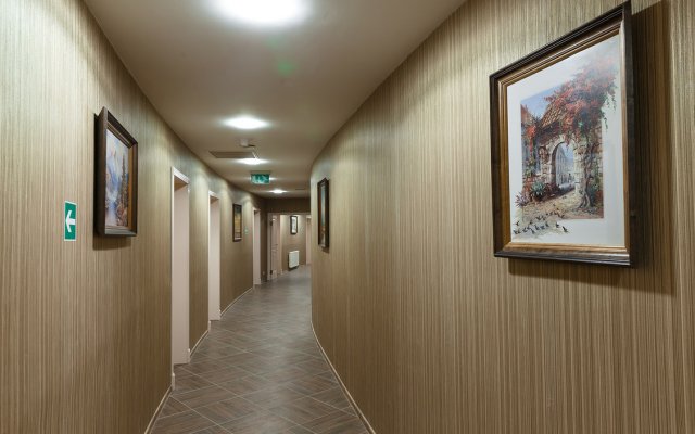 Zhuravinka Hotel