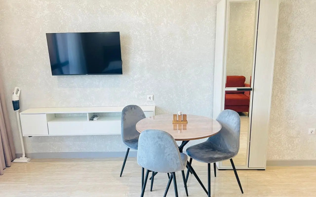 Uyutnye apartamenty s vidom na basseyn Apartments