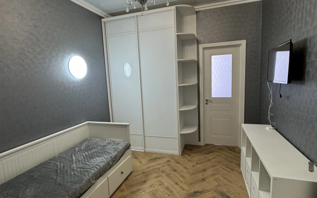 Stilnaya Yevrodvushka S Balkonom Apartments