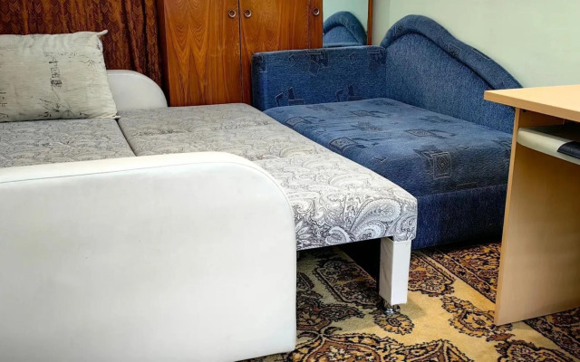 U Ostanovki Gostsirk Flat