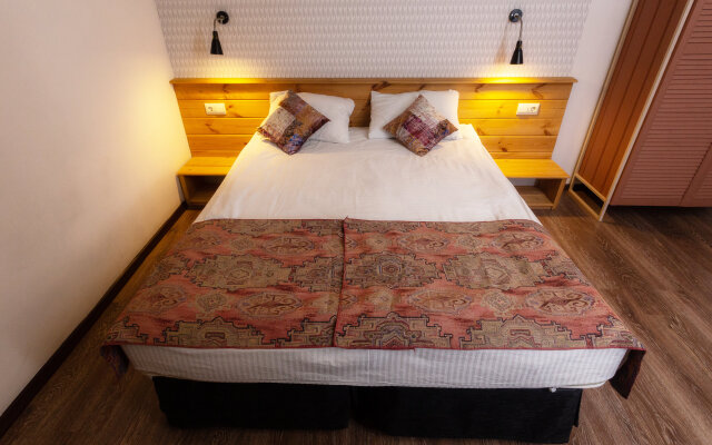 Lyzha Guest house
