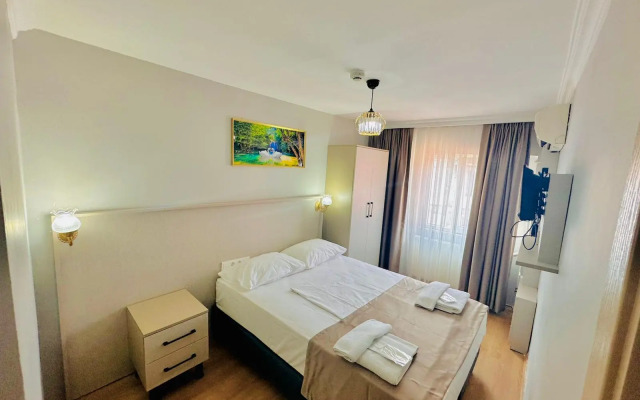 Crowned Exclusive Hotel