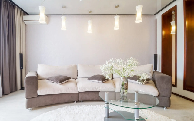 Prekrasnaya 2-kh komnatnaya ryadom s plyazhem Aleksino Flat
