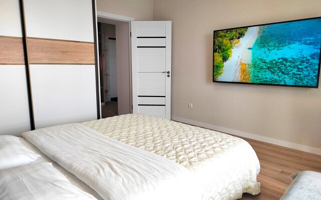 Svetlaya kvartira s prekrasnym vidom Flat