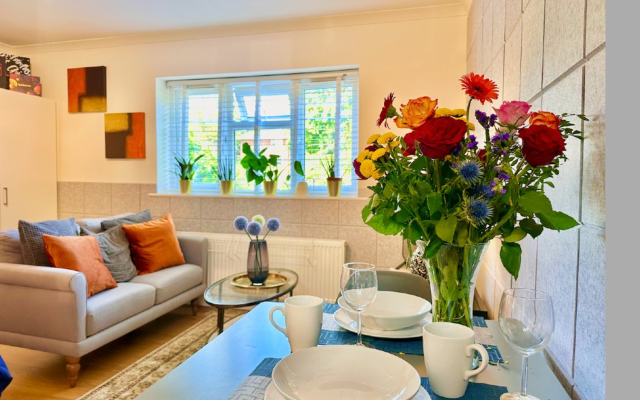 Damos Living - Superb Business En-Suite Studio Apartments