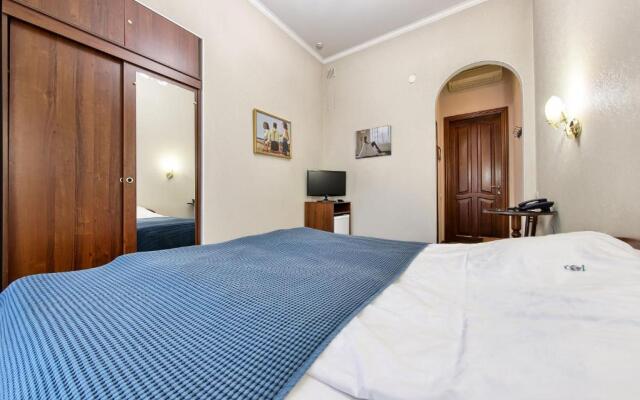 Antares on Nevsky Prospect Guest House