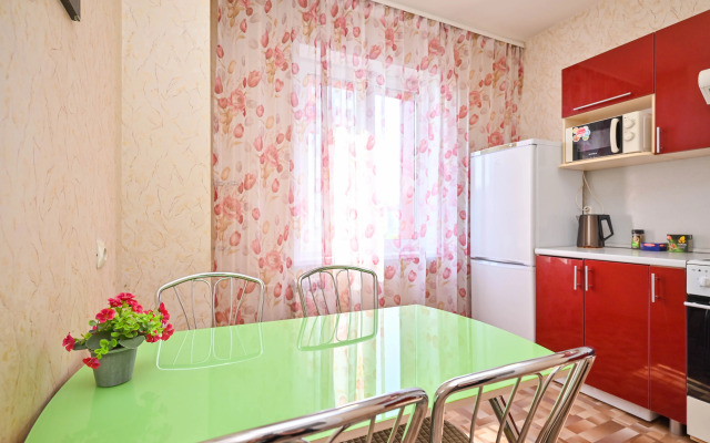 Na Respubliki 33А Flat