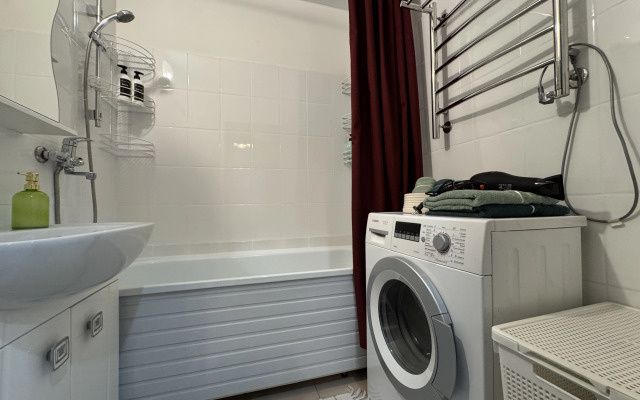 Semeynaya Retro s Vidom na Les Flat