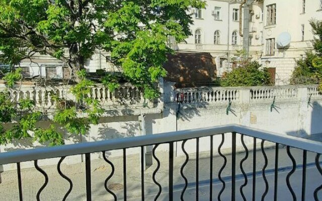 V Tsentre Sevastopolya Na Sovetskoy 3 Apartments