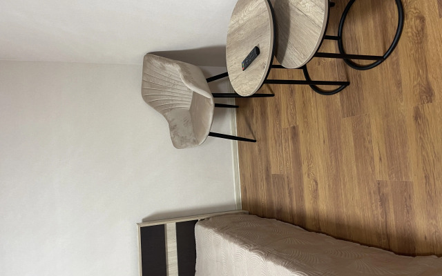 Odnushka Na Dvoikh Flat