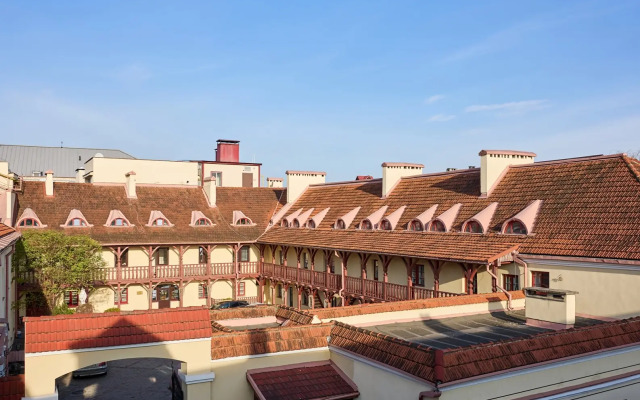 Квартира ЕвроУют Яркая студия в самом центре