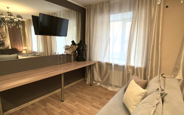 Flat Studiya Ryadom S Naberezhnoy S Krugloy Vannoy