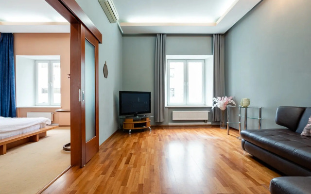 U Burdenko Flat