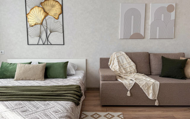 Studiya Beige Flat