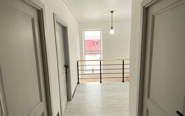 Chastnyij Dom s Novyim Remontom Private house
