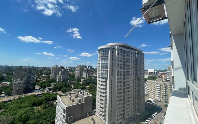 Apartamenty Tihij Don v centre s vidom na gorod s 17 etaza