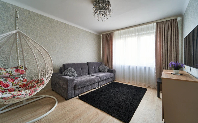 Bolshaya 4-Kh Komnatnaya Kvartira Nedaleko ot Tsentra Flat