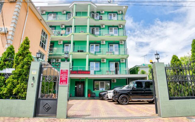 Vosmoe Nebo Hotel