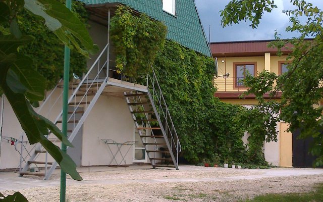 Private House Druzhby Holiday