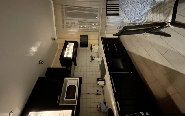 Dvukhkomnatnaya u Mikrokhirurgii Glaza Flat