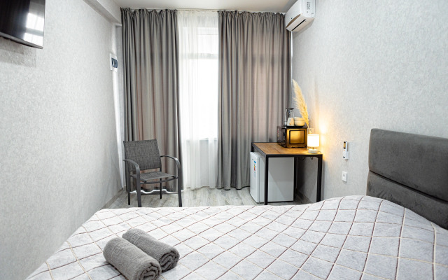 River House Apartments