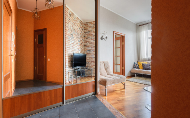 Yevro 2 U M. Kirovskiy Zavod Flat