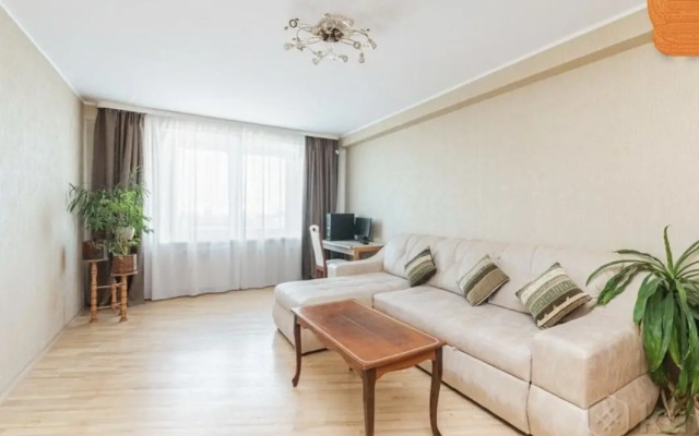 Apartments Trekhkomnatnye Na Ulitse Rafieva