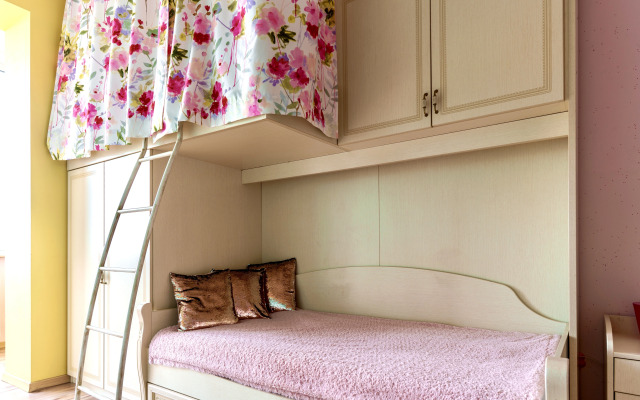 Апартаменты ApartMari Шикарные 4-комнатные апартаменты Лофт в центре