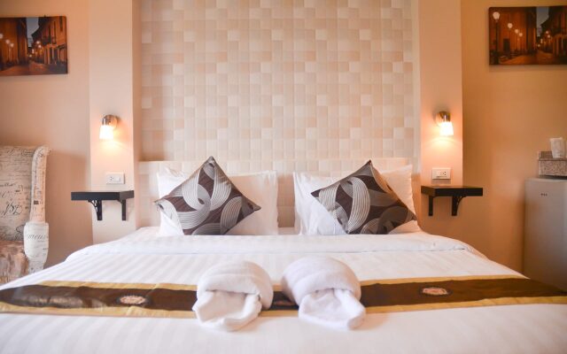 4 Palms Resort Hotel
