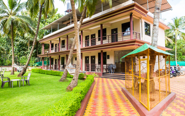 Lazy Frog Goa Guest House