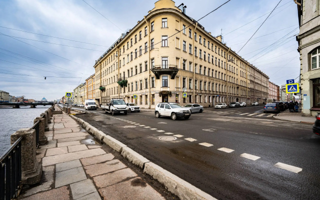 V Tsentre s Parkovkoy Flat