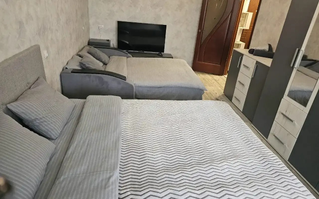 Na Prospekte 50 Let Oktyabrya Flat