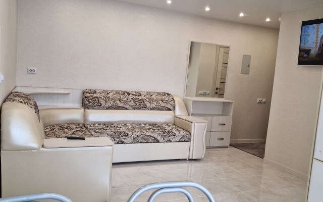 Na Avtostancii Elizovo Triple Living Quarters
