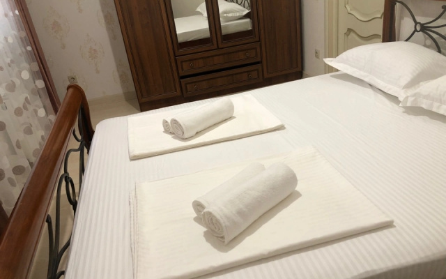 Apartamenty u mora s vidom na gorod i gory