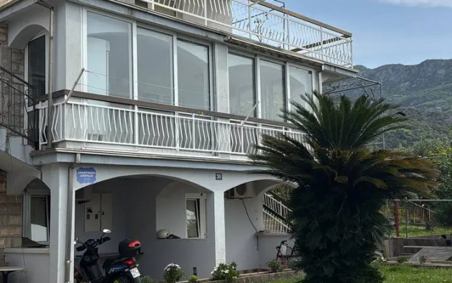 Anora Hotel