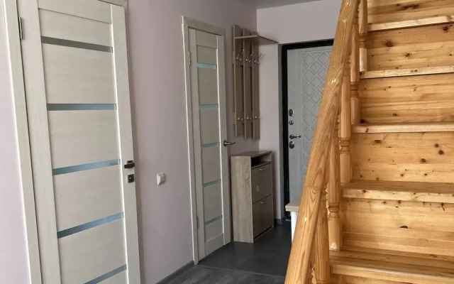 Dvukhurovnevaya Fermerskiy 2/1-60 Flat