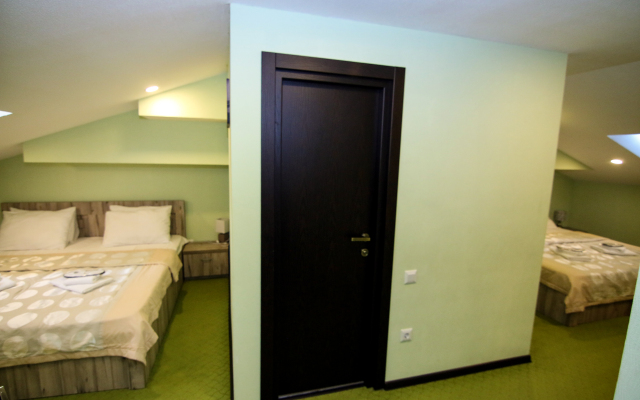 Salmer Hotel
